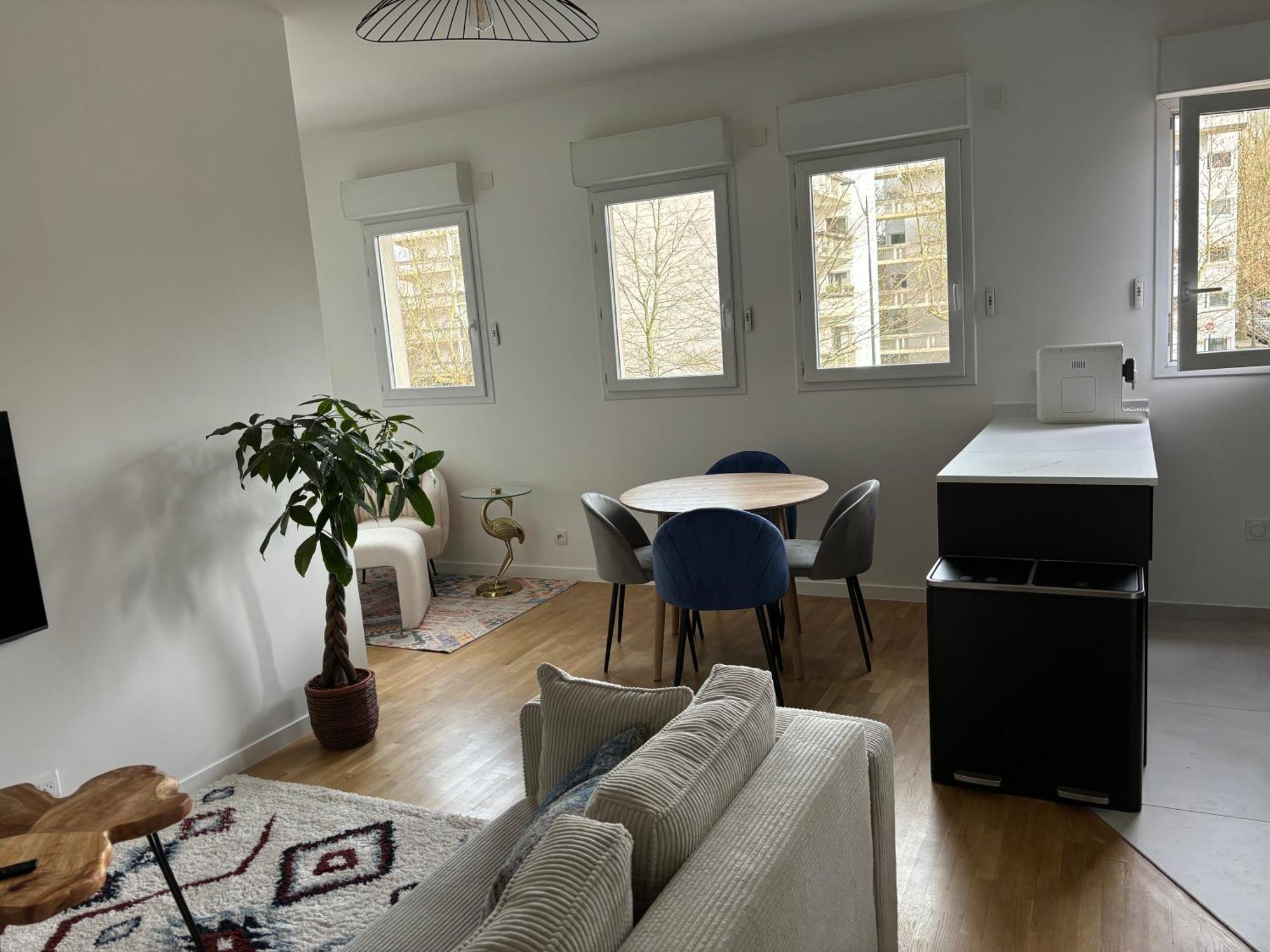 Appartement Le Boudoir - 2 Pieces Et Parking à Le Plessis-Robinson Extérieur photo